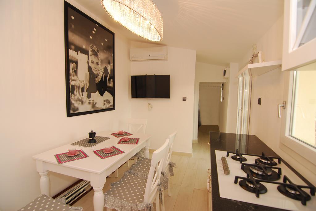 Imaginarium Apartment Syracuse Room photo
